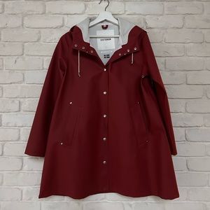 Stutterheim Mosebacke Raincoat in Barn Red